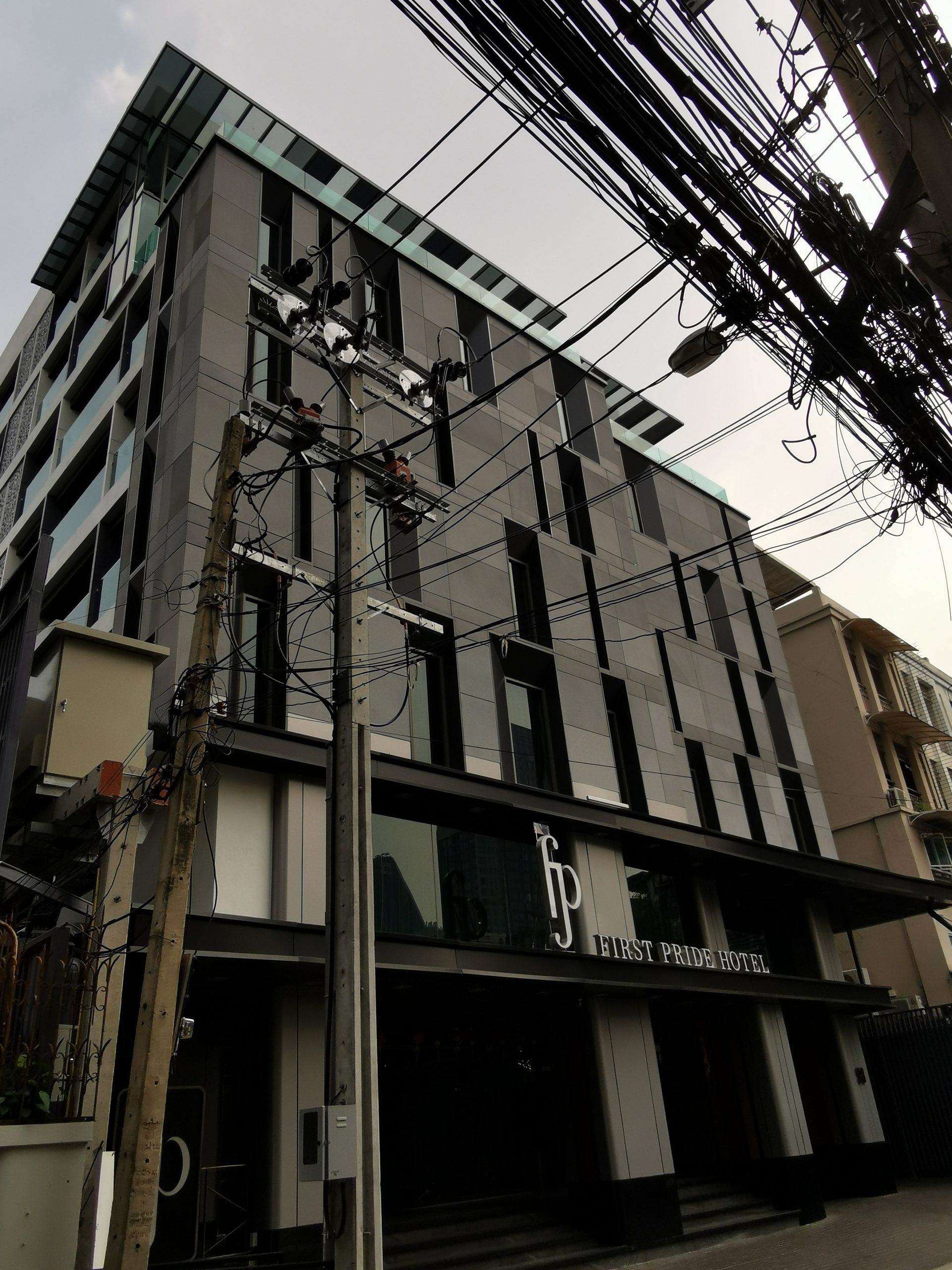 ฟาซาดอาคาร NUBN DecoMai